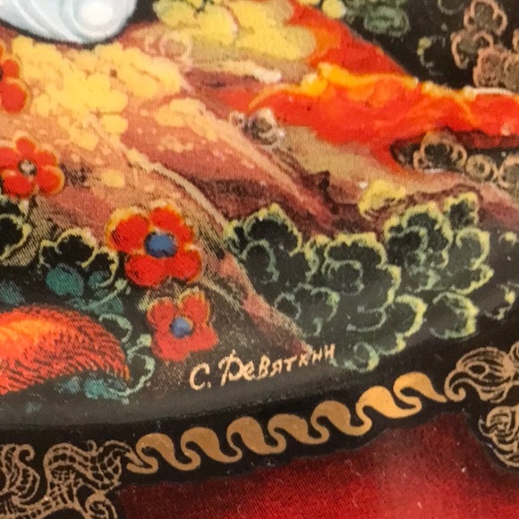 Handcrafted Red and Gold Artisan Plate from Russia - Picture 8 of 11